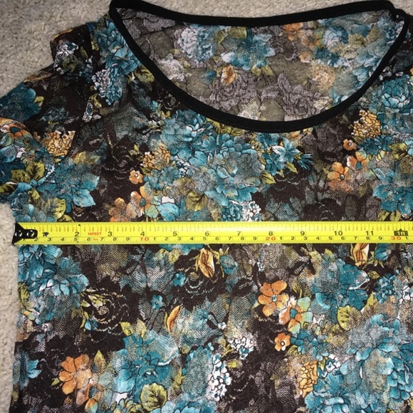 Floral Lace Top, Size M/L - Picture 3 of 8